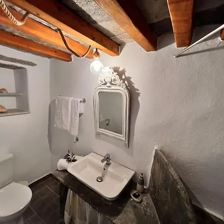 Jacob's Traditional House In Village Isternia (Tinos)