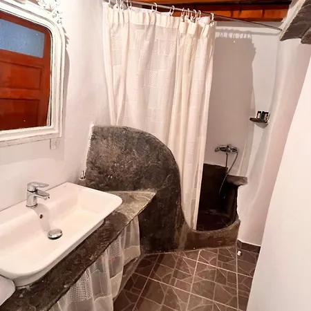 Holiday home Jacob's Traditional House In Village Isternia (Tinos)